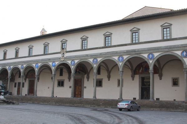 ▲ 인노첸티 고아원(Ospedale degli Innocenti) 브루넬레스키가 설계 했으며, 1445년 설립된 최초의 고아원이다. 현재도 운영되고 있다. ⓒ 박기철