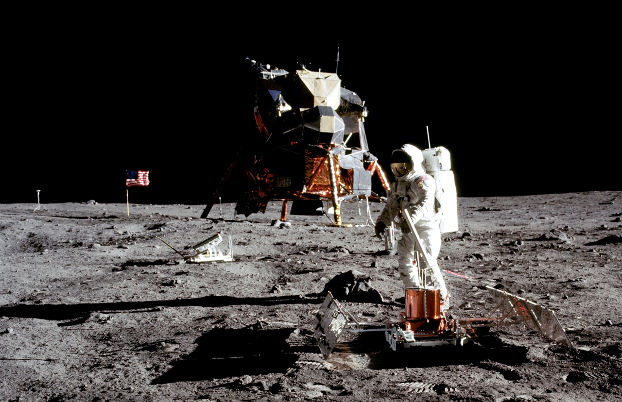 1969년 7월 20일 달 고요의 바다에 도착한 아폴로 11호 착륙선