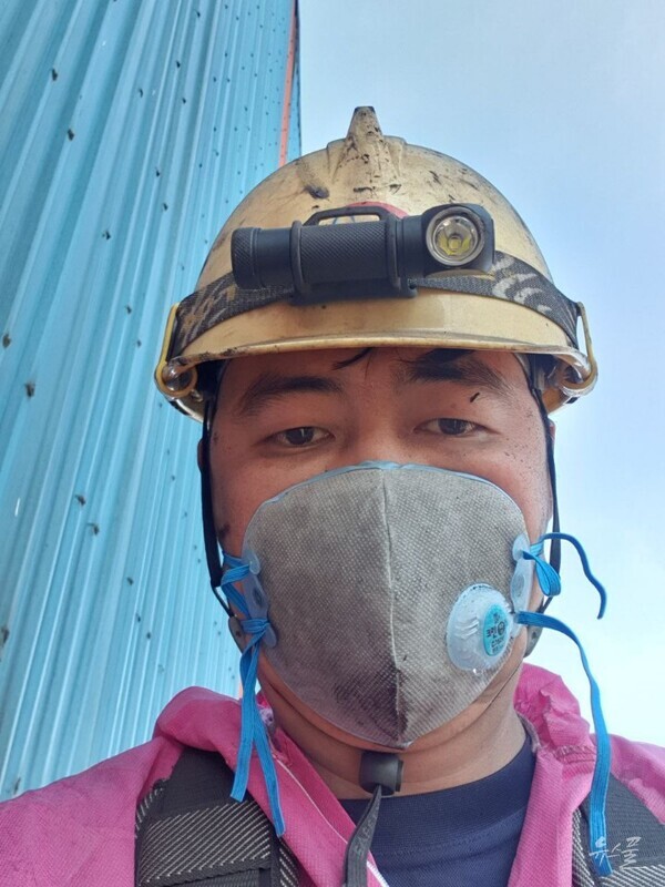 지난 3월 21일 동국제강 포항공장 크레인 정비 하청업체에서 일하다 산재 사고로 사망한 고 이동우 씨의 생전 모습. 사진 유족 제공